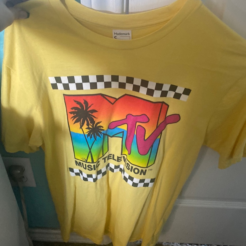 Yellow mtv graphics tee